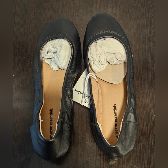 Amazon Essentials black leather Belice Ballet slip on flats - Picture 7 of 9